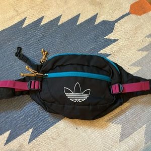 adidas Originals Crossbody Utility Bag Retro.